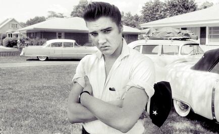 Admiradores de Elvis Presley peregrinan a su tumba