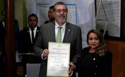 Pese a incertidumbre, Tribunal de Guatemala entrega credenciales al presidente electo, Bernardo Arévalo