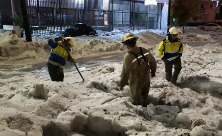 Continúan labores de limpieza tras granizada en Guadalajara 