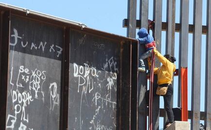 Huyen 62 migrantes de estación de de Ciudad Juárez tras incendio causado por cubanos