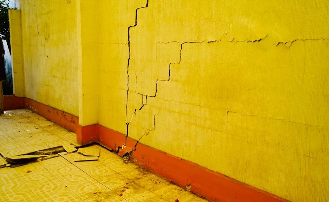 Debido a una grieta de aproximadamente 100 metros, se dañaron estructuralmente 14 domicilios, 5 de ellos con daño mayor. Foto: Especial