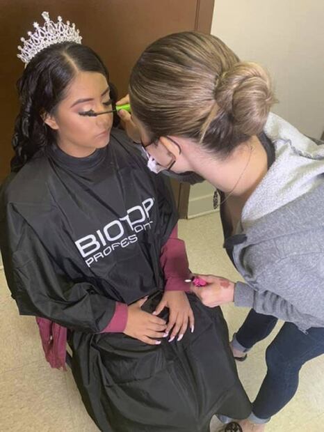 "Me sentí una princesa”, joven celebra fiesta de 15 años tras vivir 4 meses en la calle por Covid