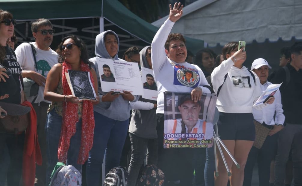 En el marco del Día Internacional de las Víctimas de Desapariciones Forzadas, colectivos de personas buscadoras, familiares y solidarios se congregan en la Glorieta de las y los Desaparecidos. Foto: Karla Guerrero/ EL UNIVERSAL