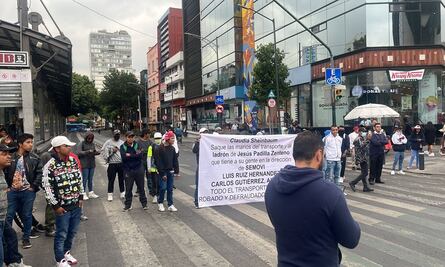 ¡Tómalo en cuenta! Transportistas bloquean Av. Insurgentes Sur esquina con Álvaro Obregón