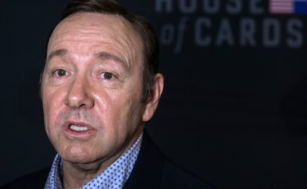 Retiran premio del Emmy a Kevin Spacey tras escándalo