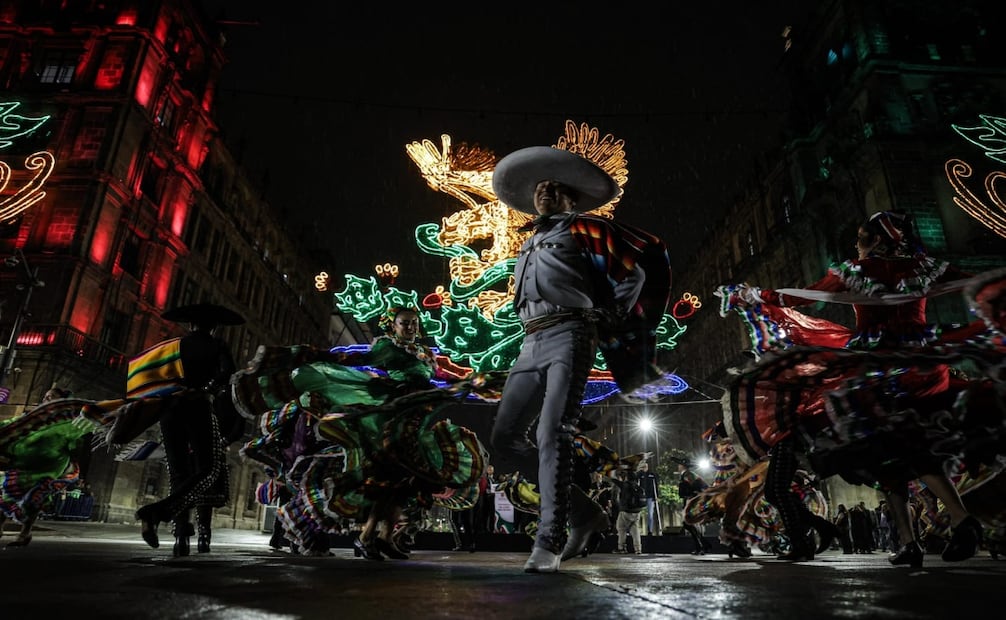 Encendido de luces conmemorativas del 216 aniversario de la independencia de México en el zócalo capitalino FOTOS Gabriel Pano El Universal