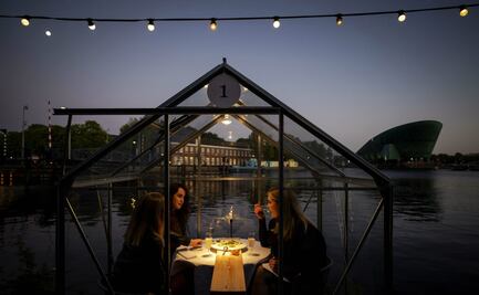 Restaurante europeo instala “cajas” de cristal para mantener la distancia