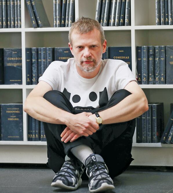 Luis Felipe Fabre da cuenta de la poesía satírica de Novo en Escribir con caca (JUAN CARLOS REYES. EL UNIVERSAL)