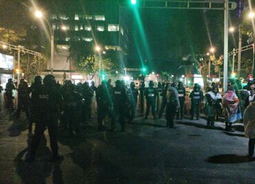 Reportan presencia de policías antimotines en plantón de víctimas de Senado