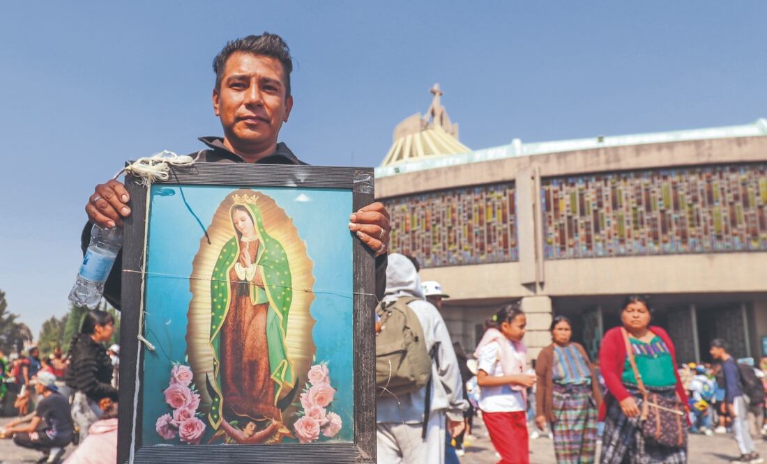 Con imágenes, caminando desde sus lugares de origen, miles de peregrinos llegaron a la Basílica. Foto: de AXEL SÁNCHEZ. EL UNIVERSAL
