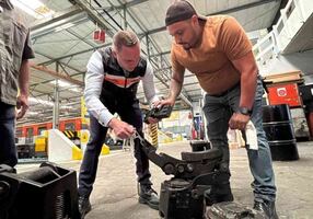 Director del Metro supervisa sistema de tracción-frenado de trenes modelo NM02 de la Línea 2; destaca fortalecimiento del mantenimiento 