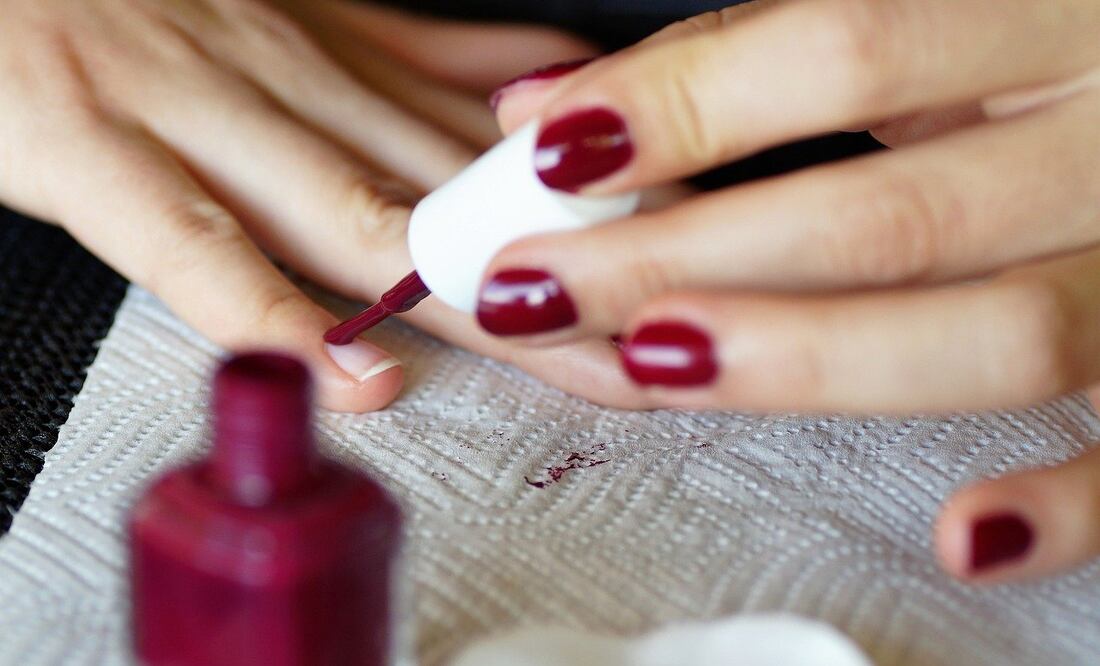 Completa tus looks de fin de año con lo último en tendencias de manicura. Foto: Pixabay