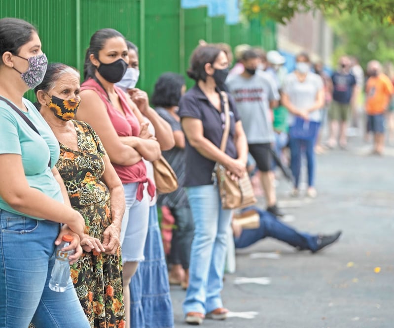 Todos los adultos brasileños de Serrana, Sao Paulo, serán vacunados como parte de un ensayo para ver la conducta del virus. Foto: ANDRE PENNER. AP