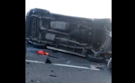 Reportan volcadura de camión en la autopista Texcoco-Lechería 