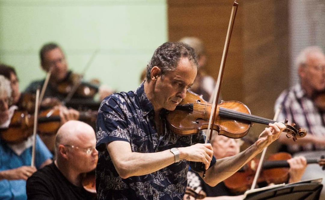 Con lágrimas en los ojos, Drucker ofreció este fin de semana una emotiva versión del Concierto para violín Op. 77 de Brahms. FOTO: Dan Balilty/AP