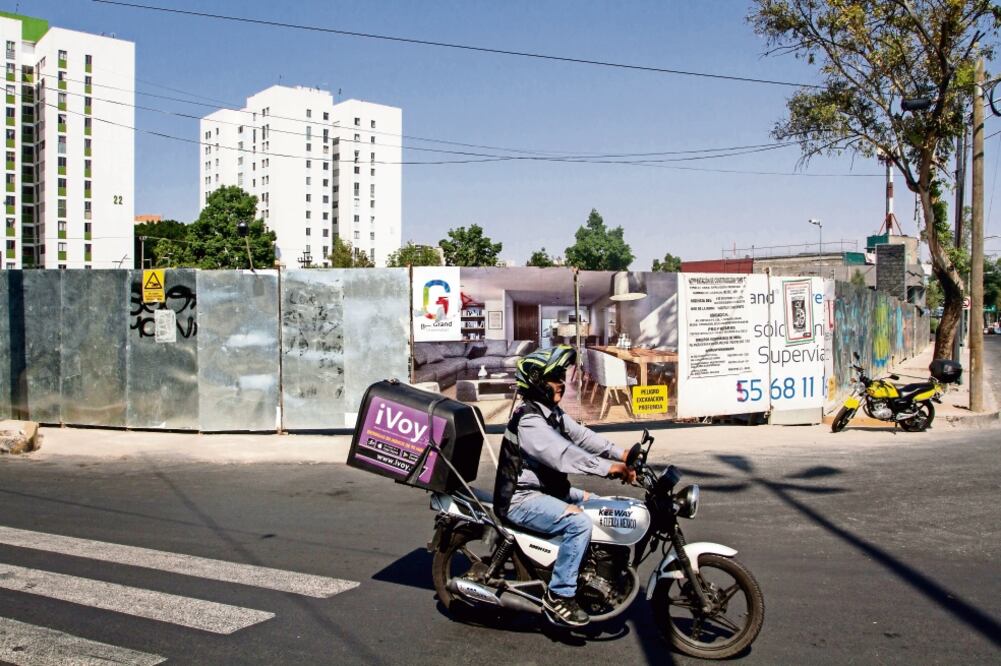 En la plataforma Change.org, se asegura que las torres que se construyen serán lo suficientemente altas como para dañar el paisaje del campus (CUARTOSCURO)