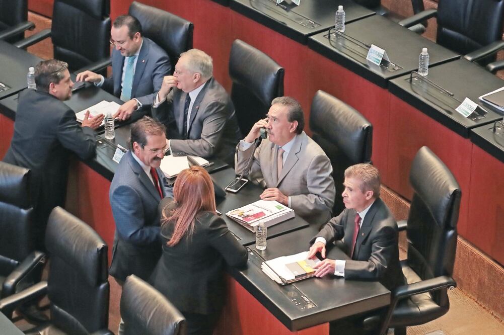 El coordinador del PRI en el Senado, Emilio Gamboa (cen.), dijo que la reforma no debe ser tomada a la ligera. (ARCHIVO EL UNIVERSAL)