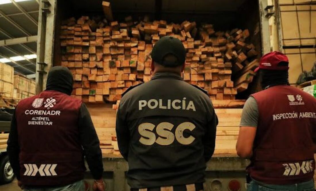 Clausuran centro de almacenamiento de madera en Iztacalco (03/04/2025). Foto: Especial