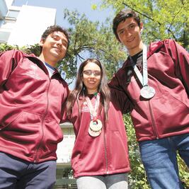Campeones de olimpiada de matemáticas piden al gobierno apoyar a la ciencia