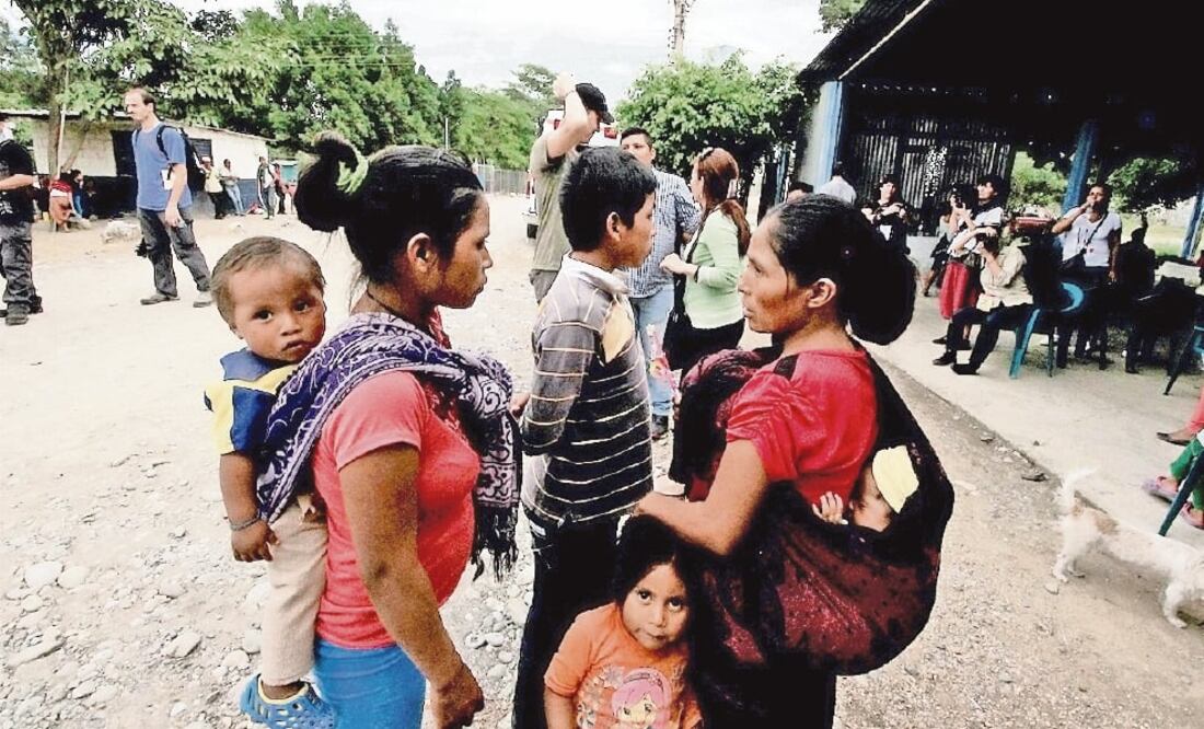 Las familias que entran a México para laborar en los campos agrícolas lo hacen con sus hijos. (FOTO: FREDY MARTÍN. EL UNIVERSAL)