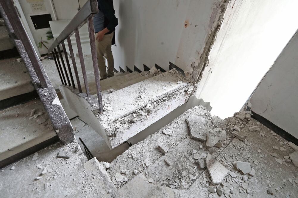 El conjunto habitacional Morelos, en la colonia Doctores, tiene huellas de varios sismos, incluido el de 1985, pero con el de este jueves se acentuaron aún más. (BERENICE FREGOSO. EL UNIVERSAL)