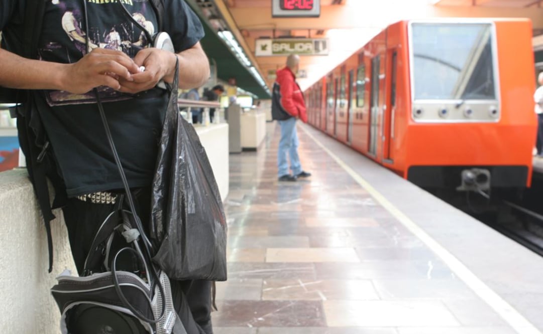 Niños 'vagoneros' se quedan varados en Metro Santa Martha