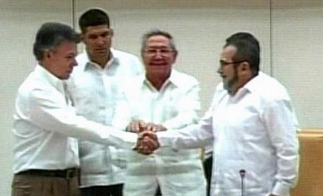 “Somos adversarios, pero hoy avanzamos a la paz”: Santos