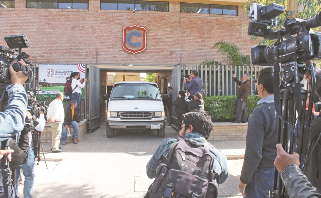 El ataque de un adolescente en el Colegio Cervantes de Torreón, que cuenta con niveles preescolar, primaria y secundaria, también dejó heridos a cinco menores y a un profesor. Foto: FRANCISCO RODRÍGUEZ. EL UNIVERSAL