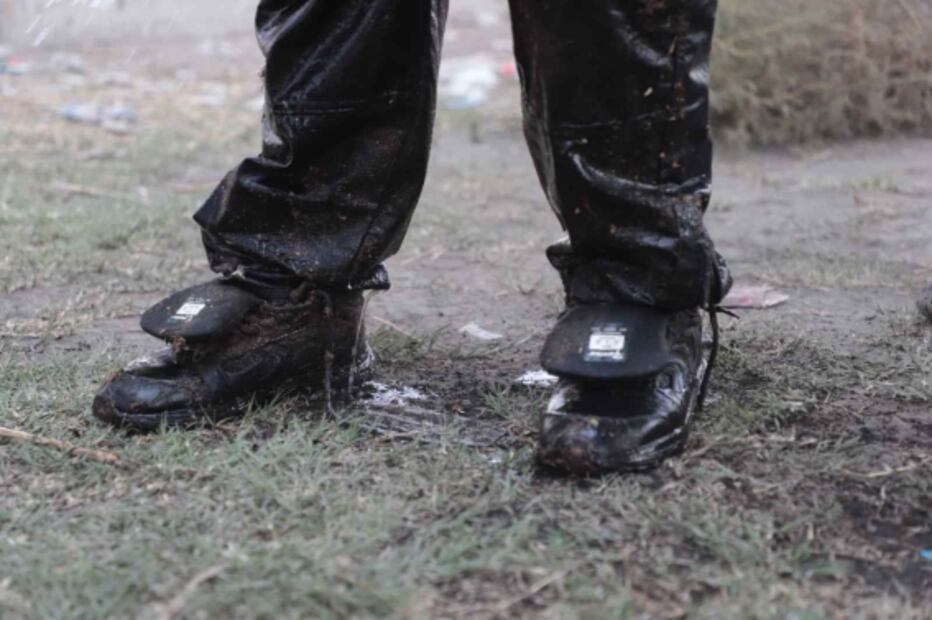 VIDEO: Roba vehículo, desencadena persecución en Circuito Exterior Mexiquense y se arroja a canal