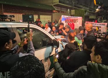 Vecinos de Azcapotzalco confrontan y jalonean al subsecretario de Gobierno; rechazan construcción de un albergue migrante