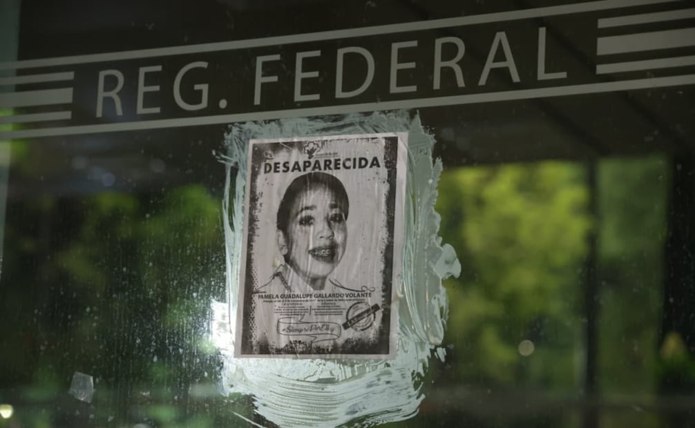 Colectivos de familiares de desaparecidos de todo el país se concentraron está tarde en la estación registro federal del tren ligero con la intención de avanzar hacia el estadio CDMX para exigir justicia por sus desaparecidos (10/06/2026). Foto: Fernanda Rojas/ EL UNIVERSAL