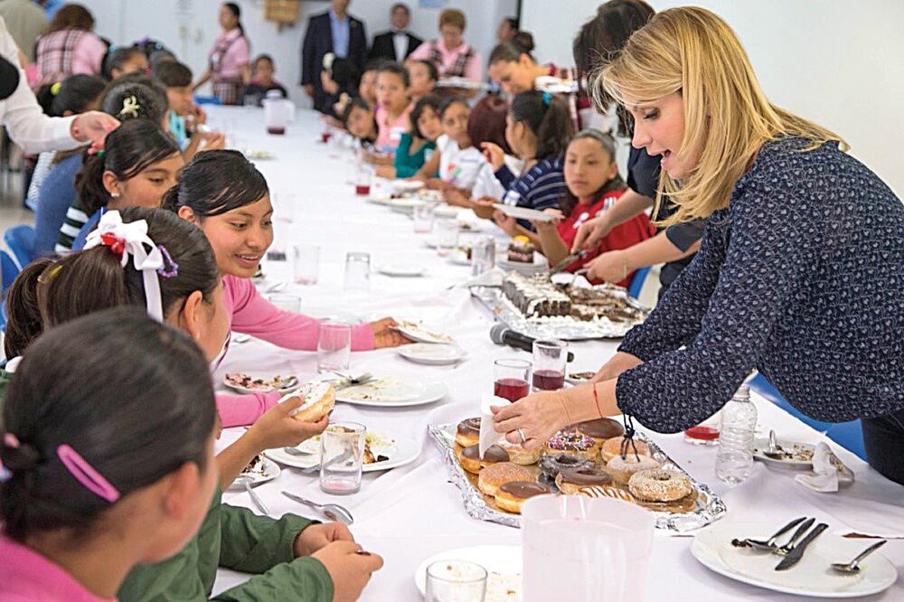 Angélica Rivera de Peña realizó ayer un recorrido a la Casa Hogar para Niñas Graciela Zubirán, donde escuchó algunas inquietudes de las menores (ESPECIAL)