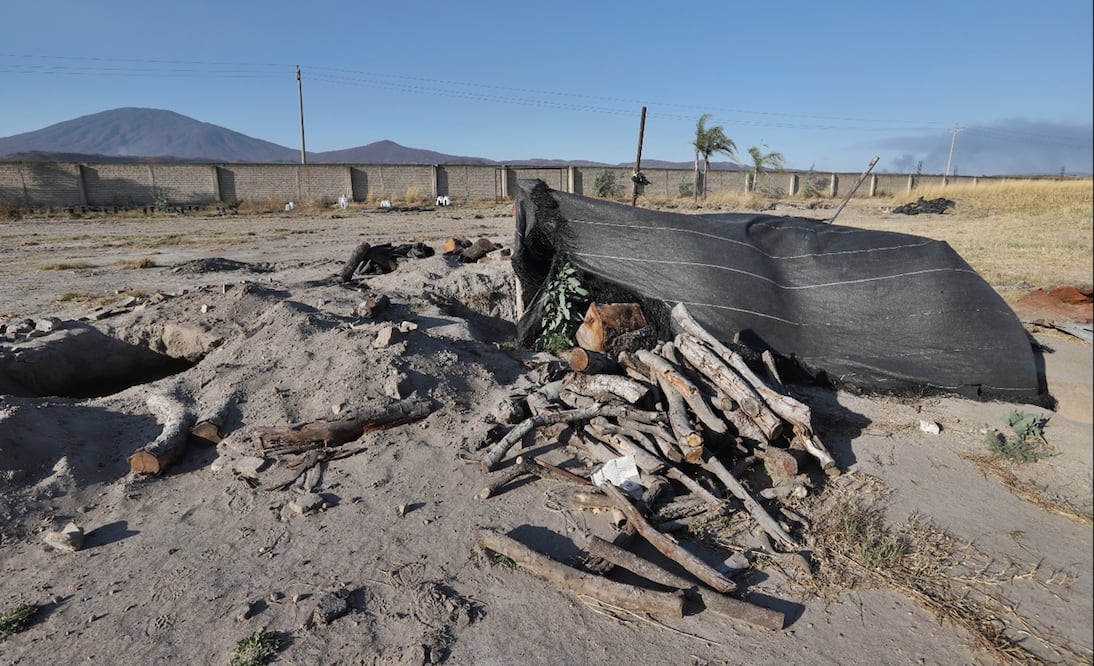 El campo de exterminio en el rancho Izaguirre en Teuchitlán también albergaba elementos de entrenamiento, como llantas y troncos. Foto: Fiscalía de Jalisco