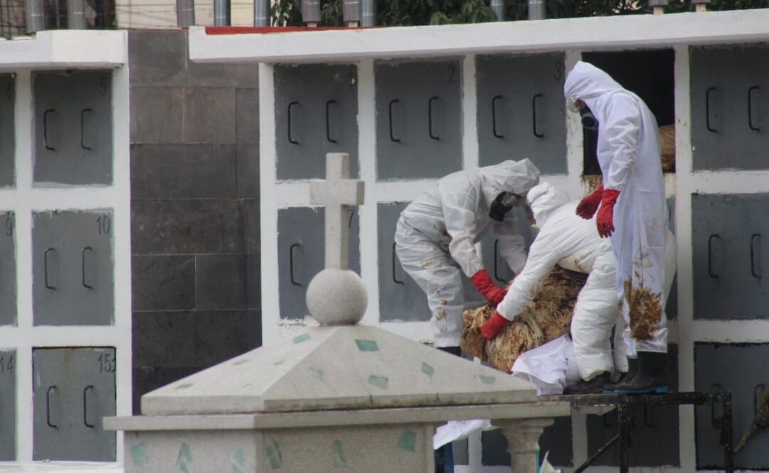 La Fiscalía General del Estado de Puebla exhumó y entregó a familiares el cuerpo número 100 (02/10/2025). Foto: Omar Contreras / EL UNIVERSAL