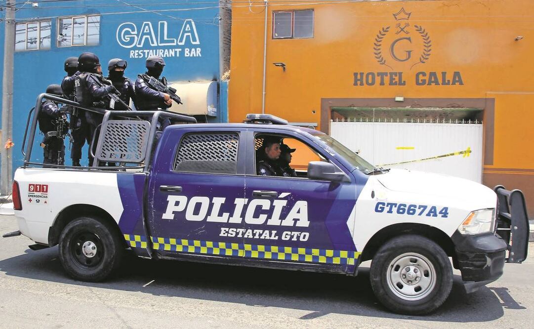 Elementos de la Policía Estatal de Guanajuato acudieron al Hotel Gala de la colonia Valle Hermoso, en Celaya. Foto: Mario armas/AFP