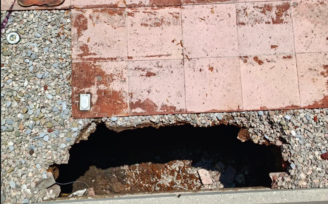 Lluvias atípicas registradas los últimos días en la Ciudad de México provocan socavones y goteras en la Cámara de Diputados, el 14 de agosto de 2025. Foto: Enrique Gómez/EL UNIVERSAL