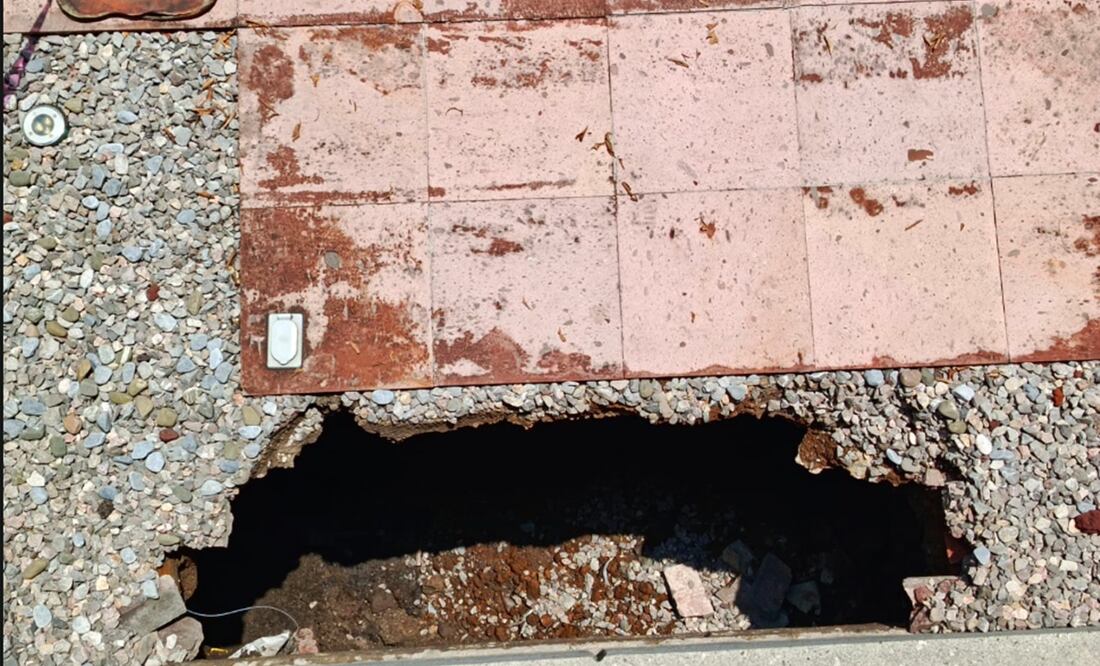 Lluvias atípicas registradas los últimos días en la Ciudad de México provocan socavones y goteras en la Cámara de Diputados, el 14 de agosto de 2025. Foto: Enrique Gómez/EL UNIVERSAL