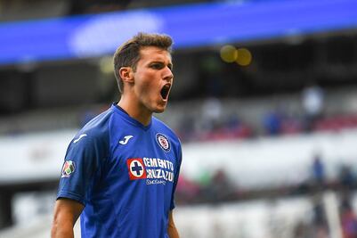 Santiago Giménez ya no será titular en Cruz Azul