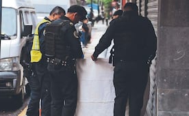 Mojada y tiesa quedó Aidé en los brazos de su novio, murió atajándose de la lluvia en el Centro CDMX