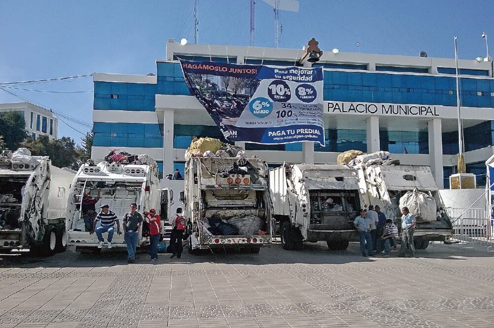 El gobierno local anunció la implementación de un plan emergente con la renta de 35 camiones recolectores de basura, con todo y personal (JUAN MANUEL BARRERA. EL UNIVERSAL)