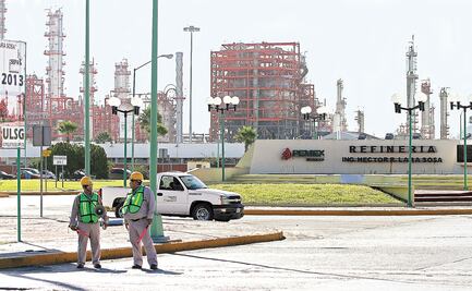 Reportan dos explosiones en refinería de Cadereyta