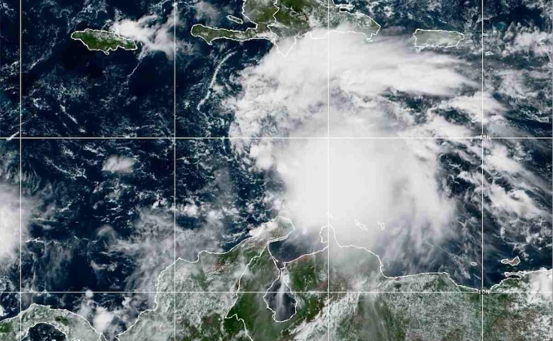 Esta imagen satelital de la NOAA, tomada a las 11:40 a. m. EST del martes 21 de octubre de 2025, muestra la tormenta tropical Melissa en el mar Caribe central. Foto: AP