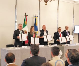 Dejan fuera de registro a cuerpos hallados en tráiler