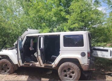 Localizan 4 vehículos abandonados con equipo táctico en Culiacán y Cósala; aseguran 5 maquinas tragamonedas