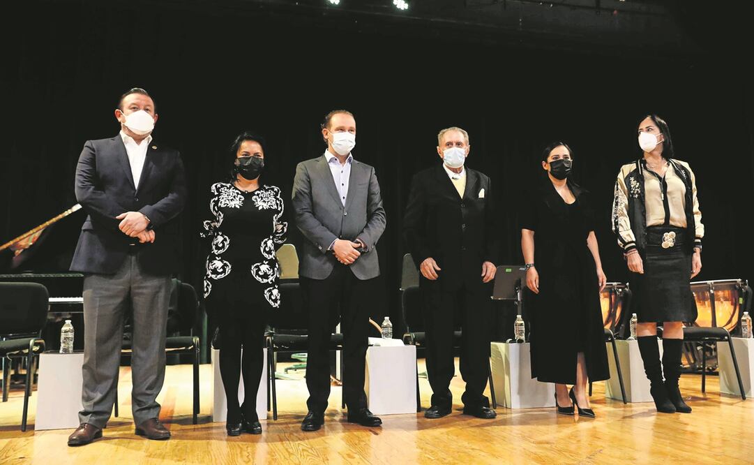 Luis Gerardo Quijano, edil de M. Contreras; Margarita Saldaña, de Azcapotzalco; Santiago Taboada, de BJ; el director de orquesta Enrique Bátiz; la alcaldesa de Cuauhtémoc, Sandra Cuevas, y Lía Limón de AO. Foto: Diego Simón. EL UNIVERSAL