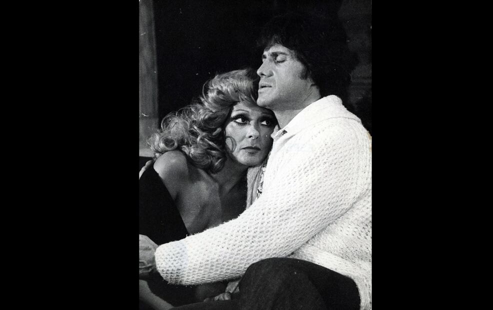 Uno de los muchos artistas con quien Silvia Pinal ha colaborado es Héctor Bonilla. Un proyecto conjunto, aunque fuera de la pantalla, fue la producción (Silvia) y dirección (Héctor) de la telenovela "Cuando los hijos se van". Foto: ESPECIAL/Cortesía