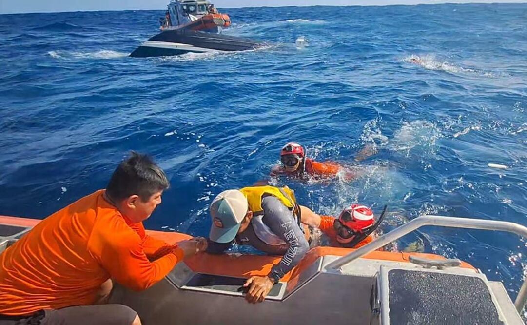 Las víctimas subieron a bordo de la embarcación tipo Defender, para trasladarlos al muelle de la Décima Segunda Región Naval. Foto: Semar