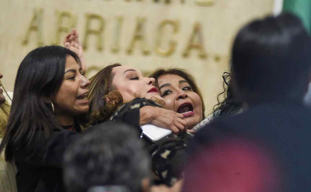 Pelea de diputados en el Congreso de la CDMX en la sesión del 15 de diciembre de 2025 / Foto: Cuartoscuro