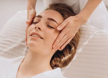 Conoce la reflexología facial, una aliada contra el acné