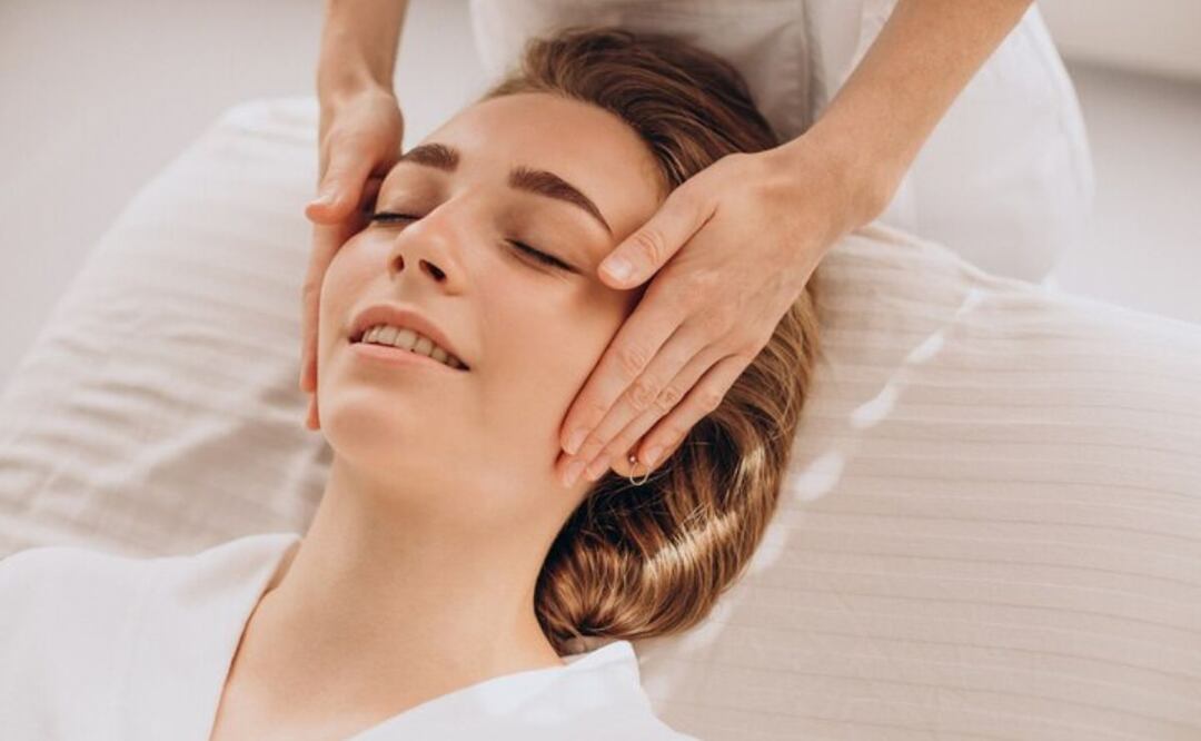 La reflexología facial posee múltiples beneficios. Fuente: Freepik.